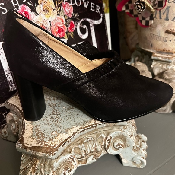 Clarks - Picture 3 of 4